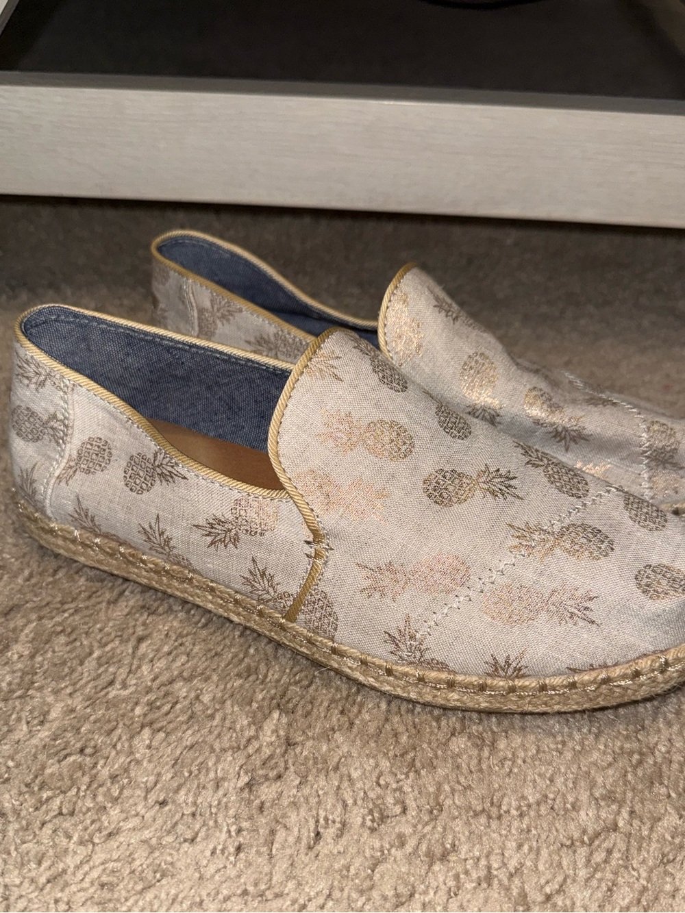 TOMS Women's size 7 Alpargata espadrilles with canvas upper and gold pineapples